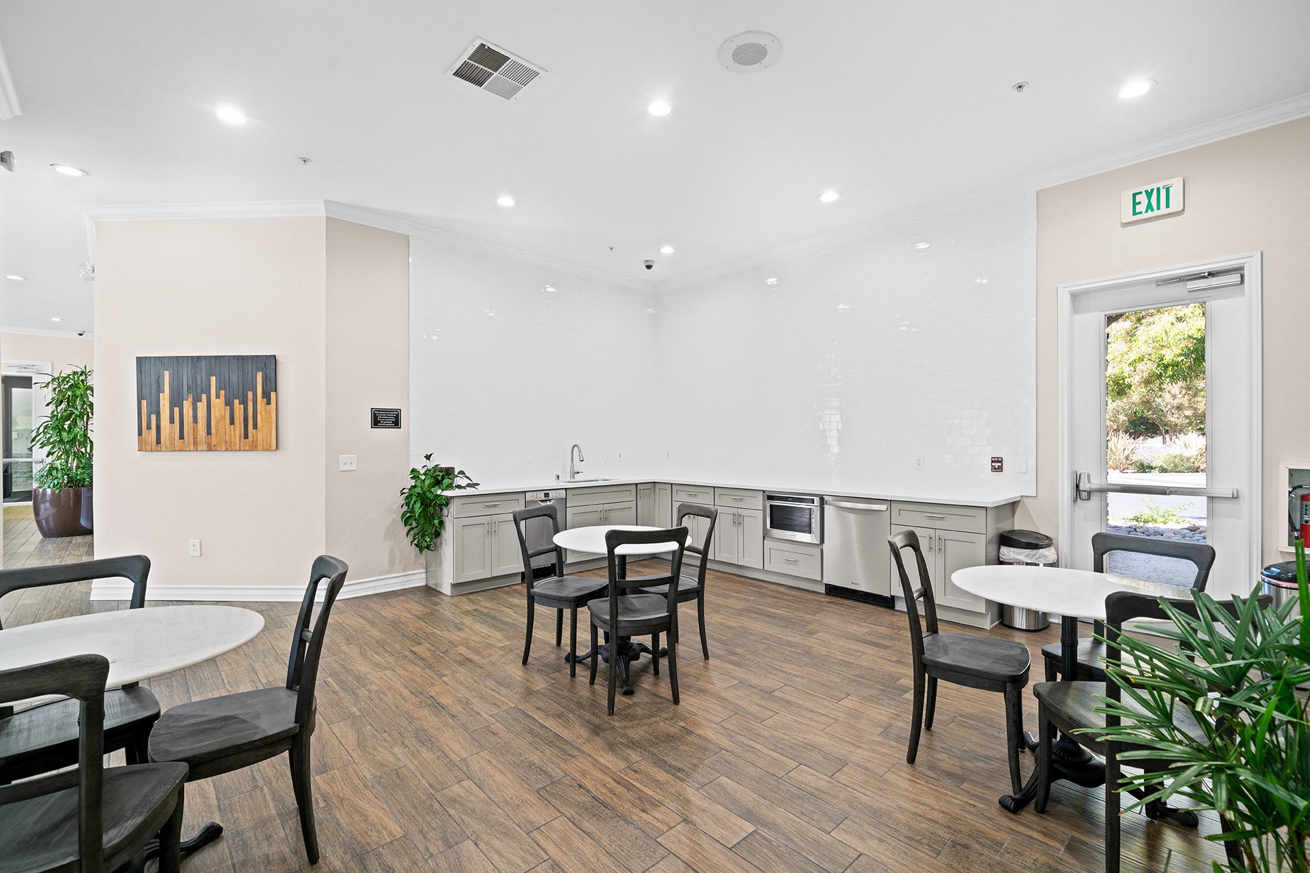 Mountain Shadows Apartments photo 3